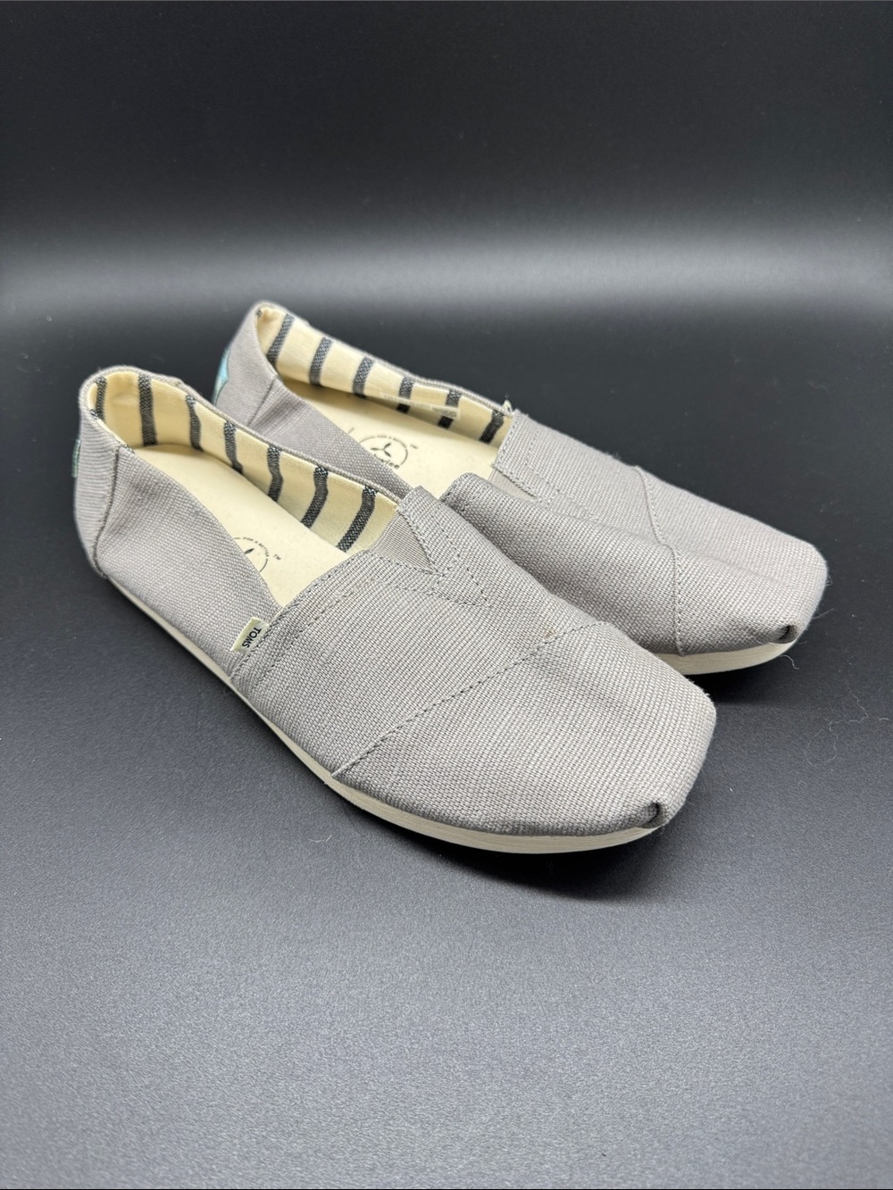 Women’s Toms Light Gray Canvas Slip-On Sz 8.5